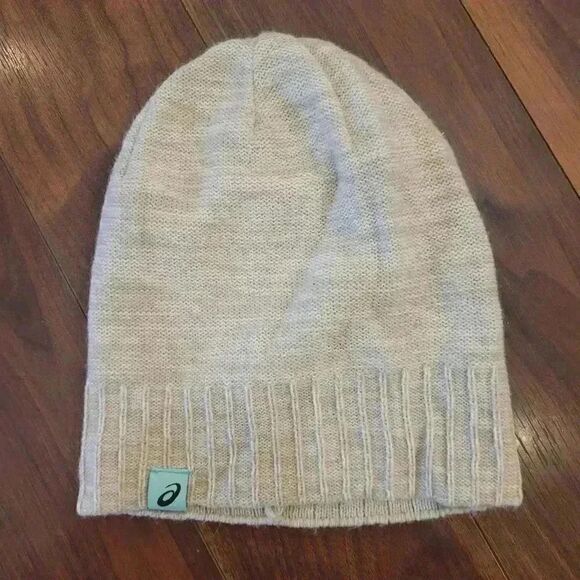 Asics Women's Heather Sage Green Acrylic Slouch Knit Beanie EUC sz OS w Logo tag - Picture 2 of 5